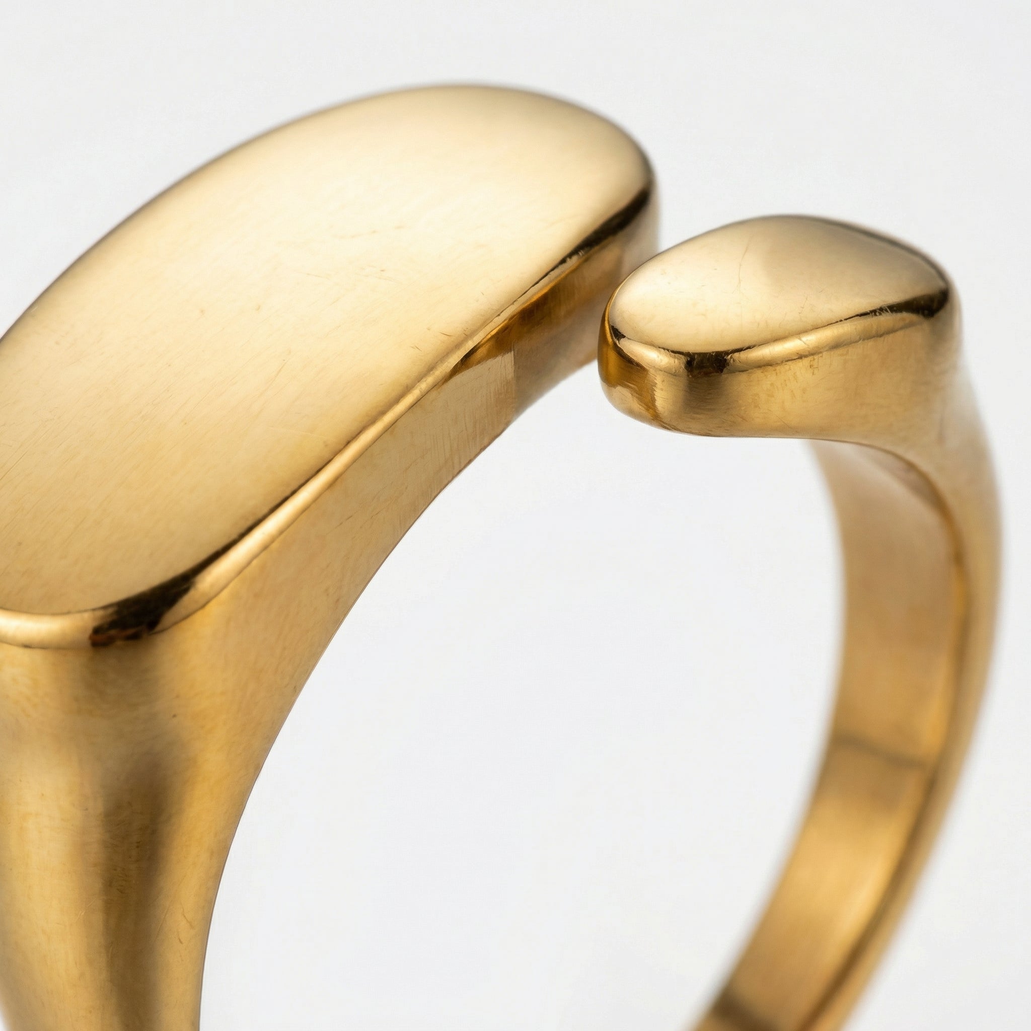 The Ligne Ring