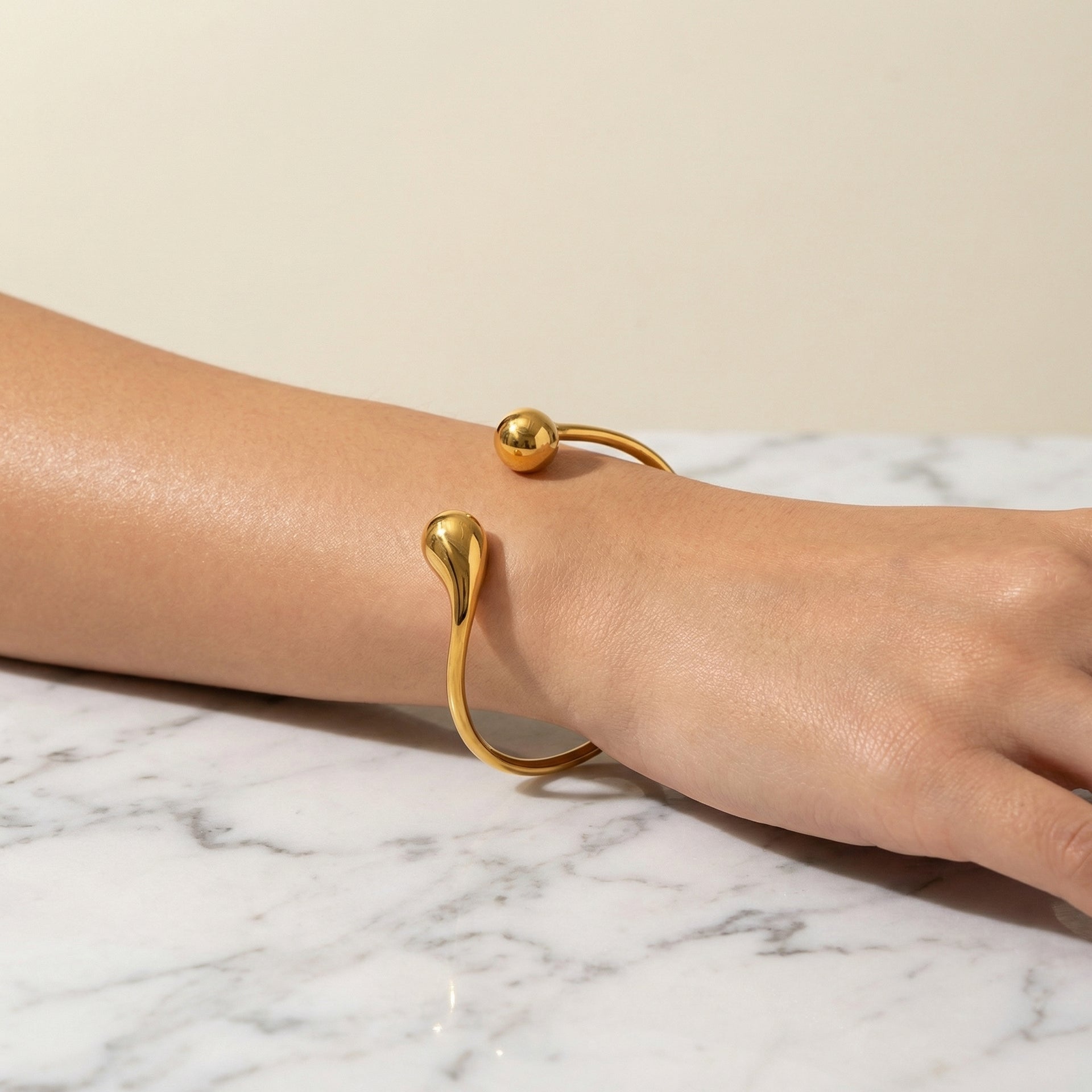 The Goutte Cuff