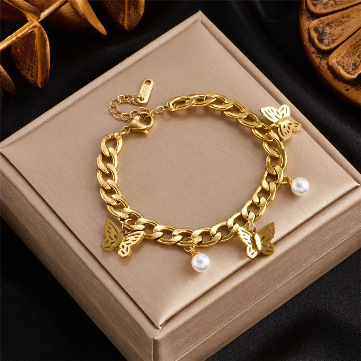 Pearl & Butterfly Bracelet MIRELLIEN