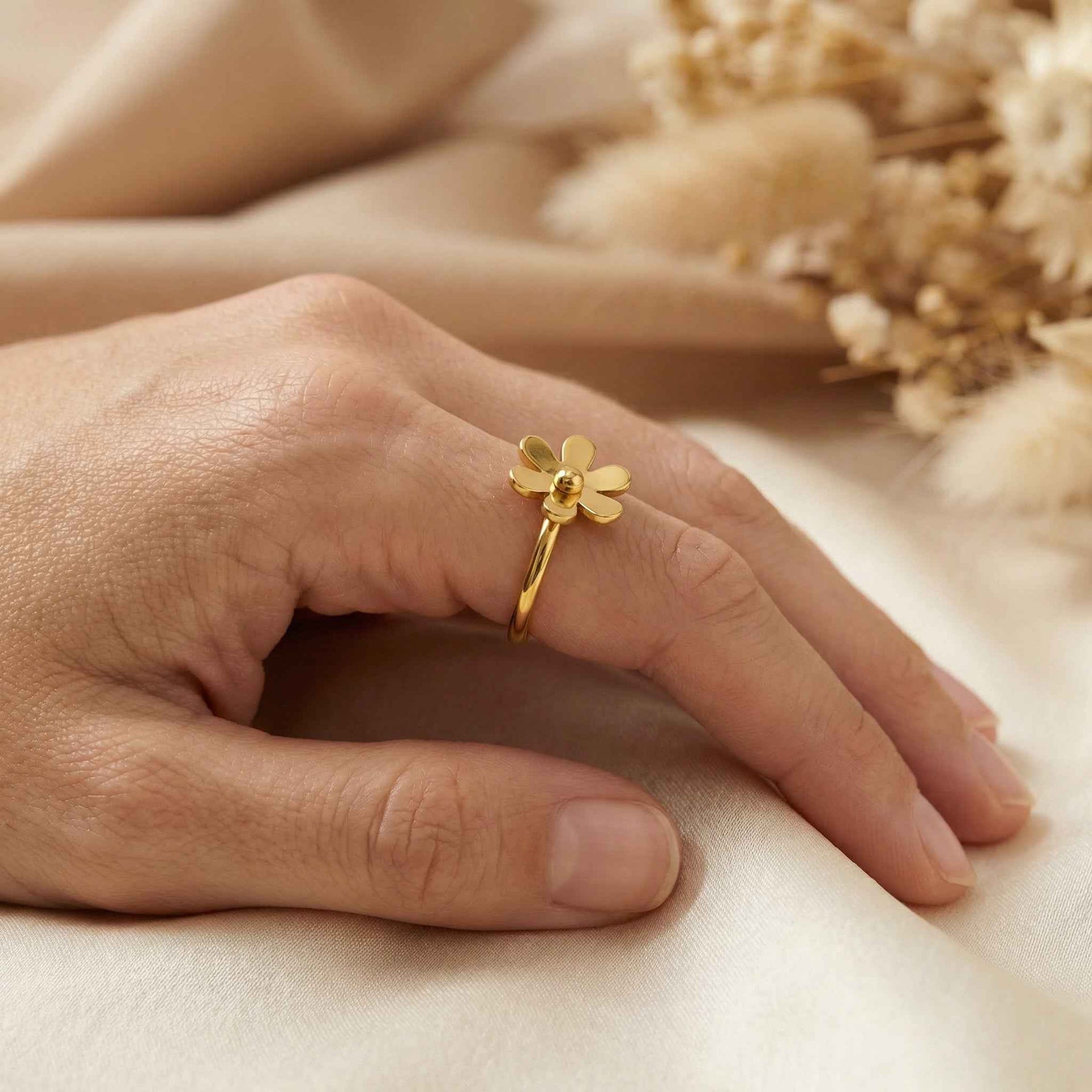 The Fleuret Ring - Mirellien Jewelry