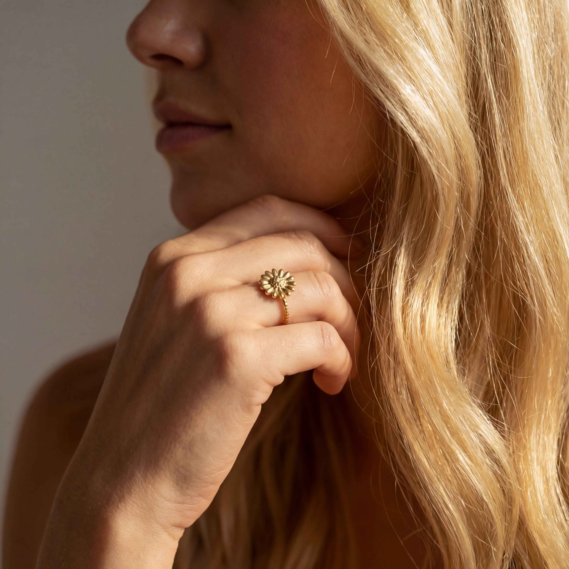 The Marguerite Ring - Mirellien Jewelry