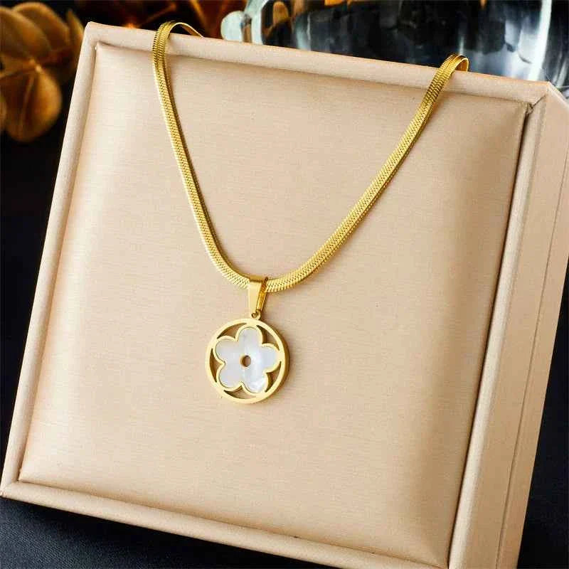Flower Pendant Necklace