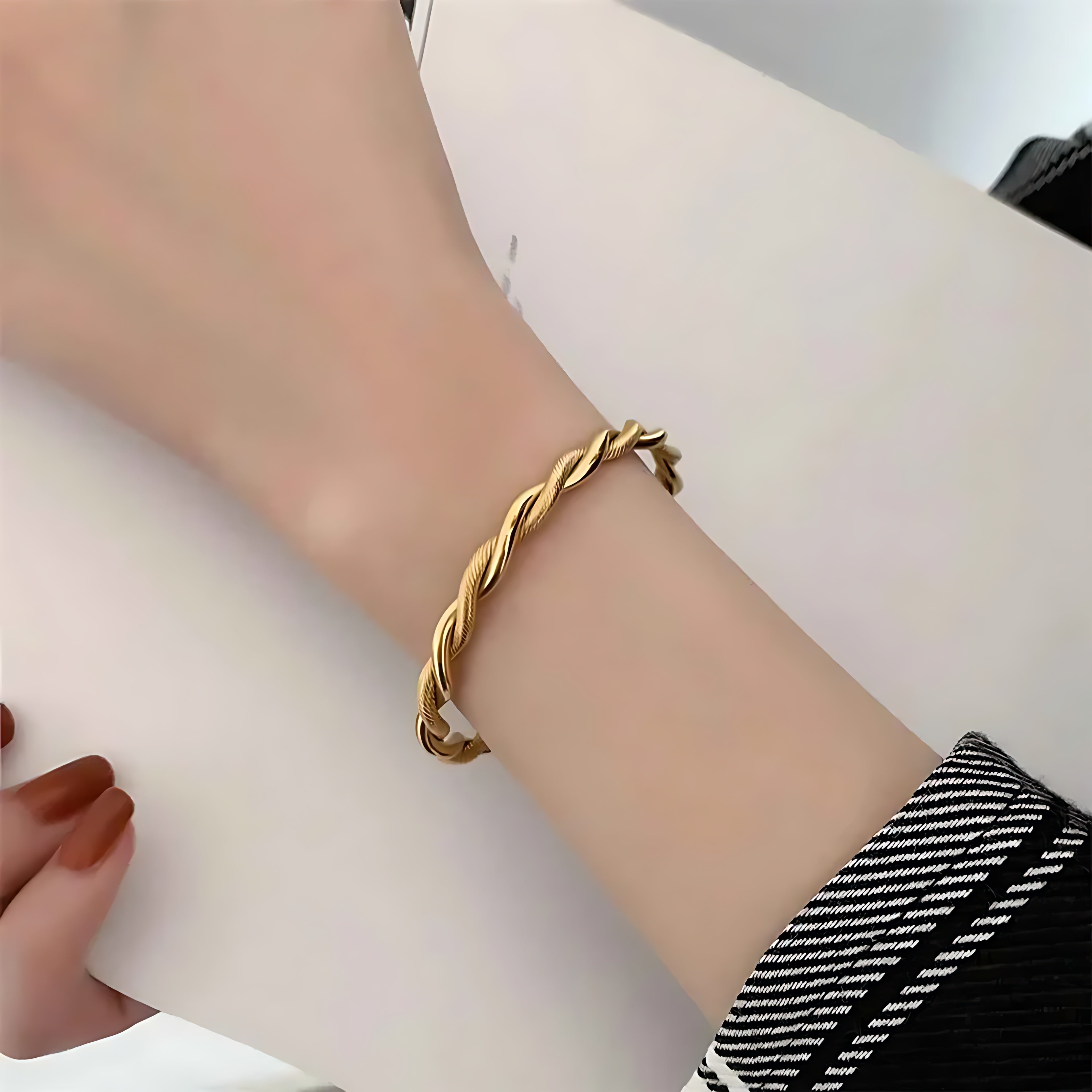 Twist Cuff Bracelet - Mirellien Jewelry