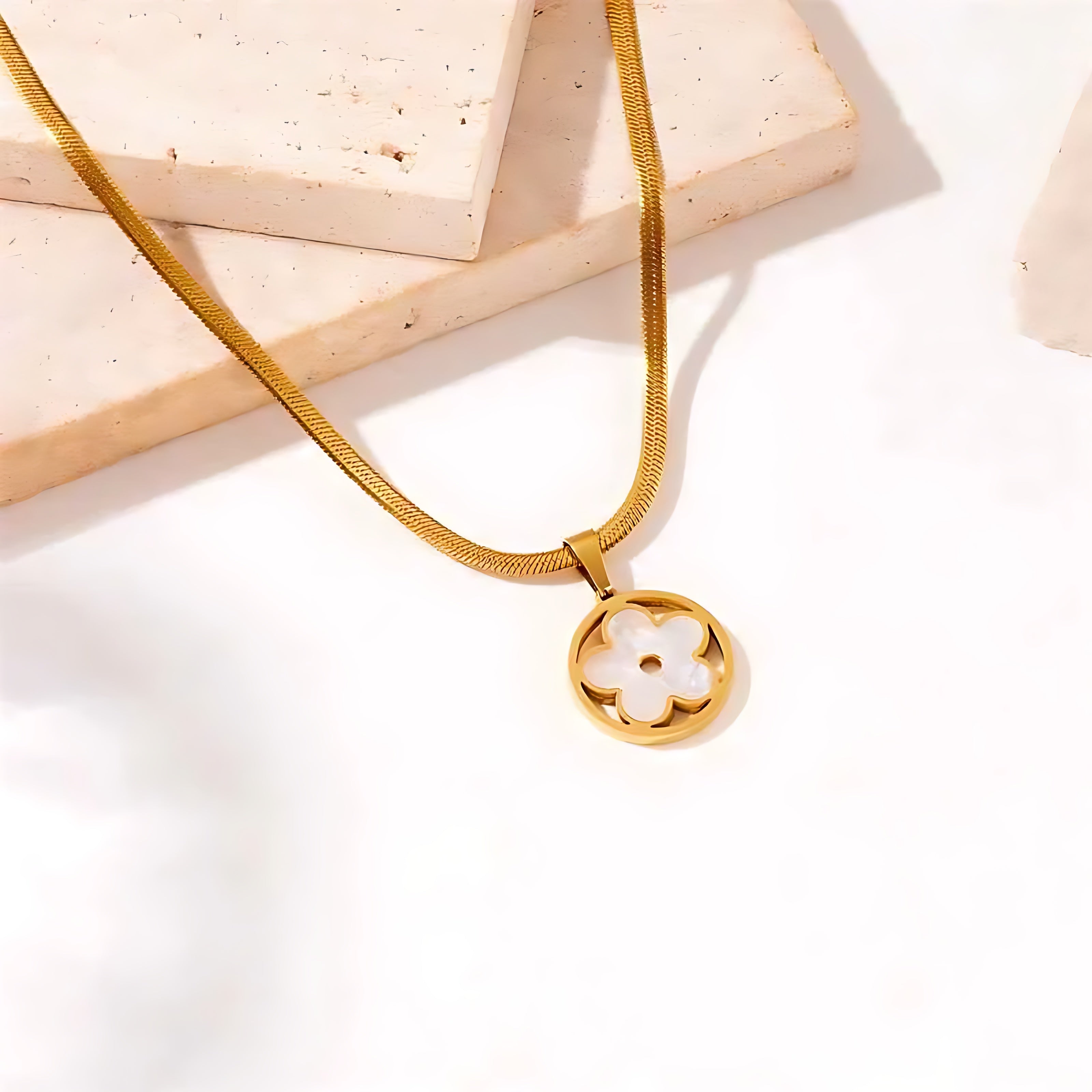 Flower Pendant Necklace - Mirellien Jewelry