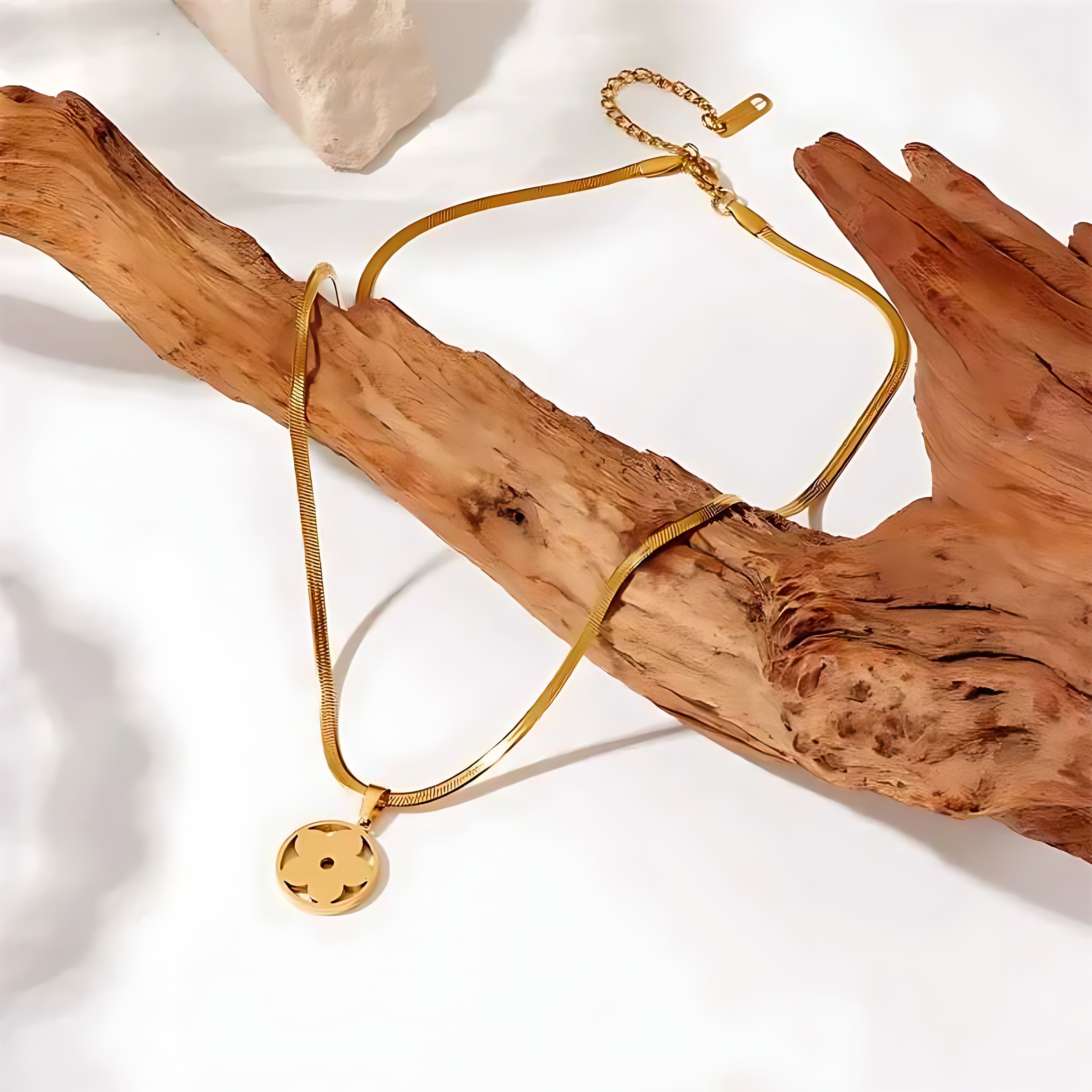 Flower Pendant Necklace - Mirellien Jewelry