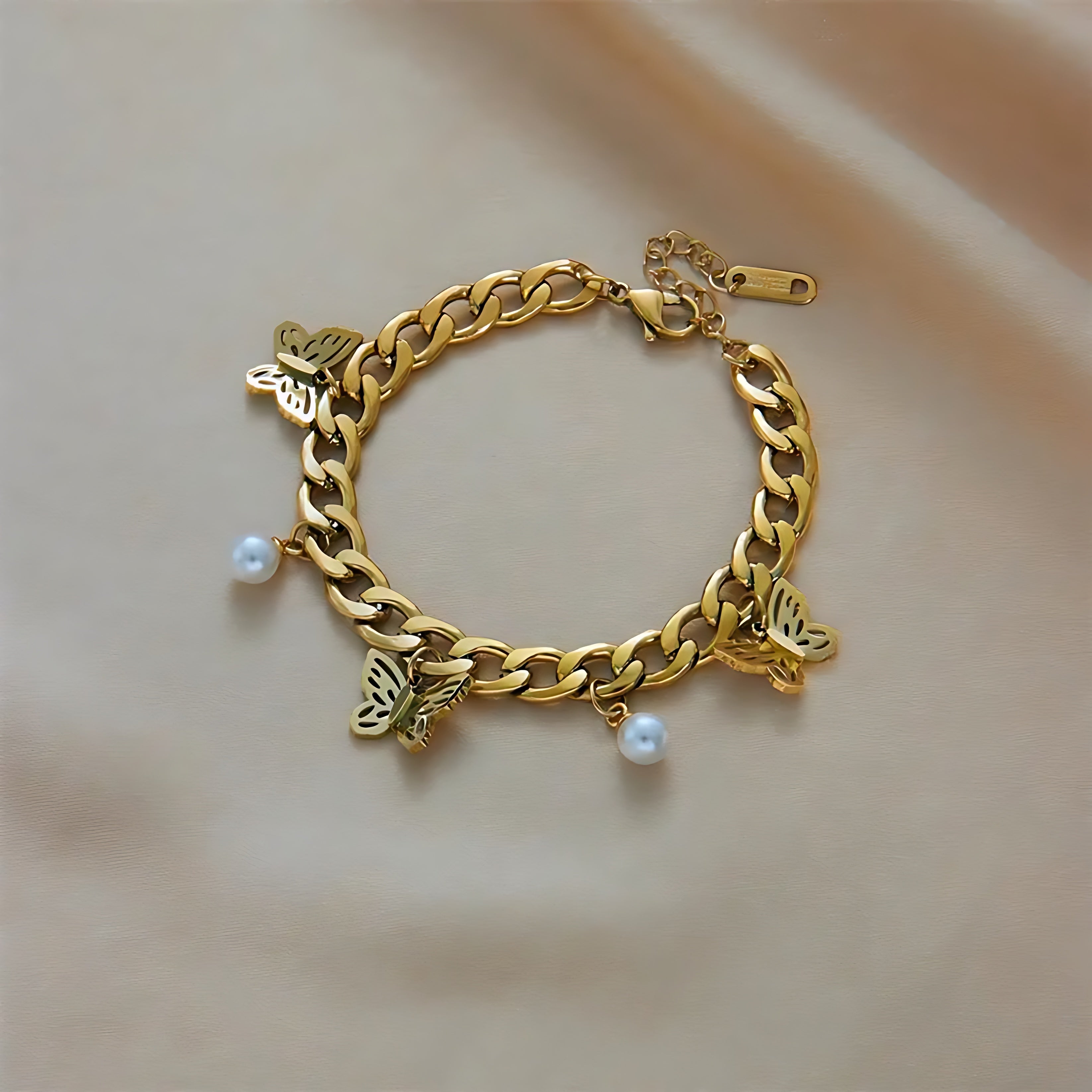 Pearl & Butterfly Bracelet - Mirellien Jewelry
