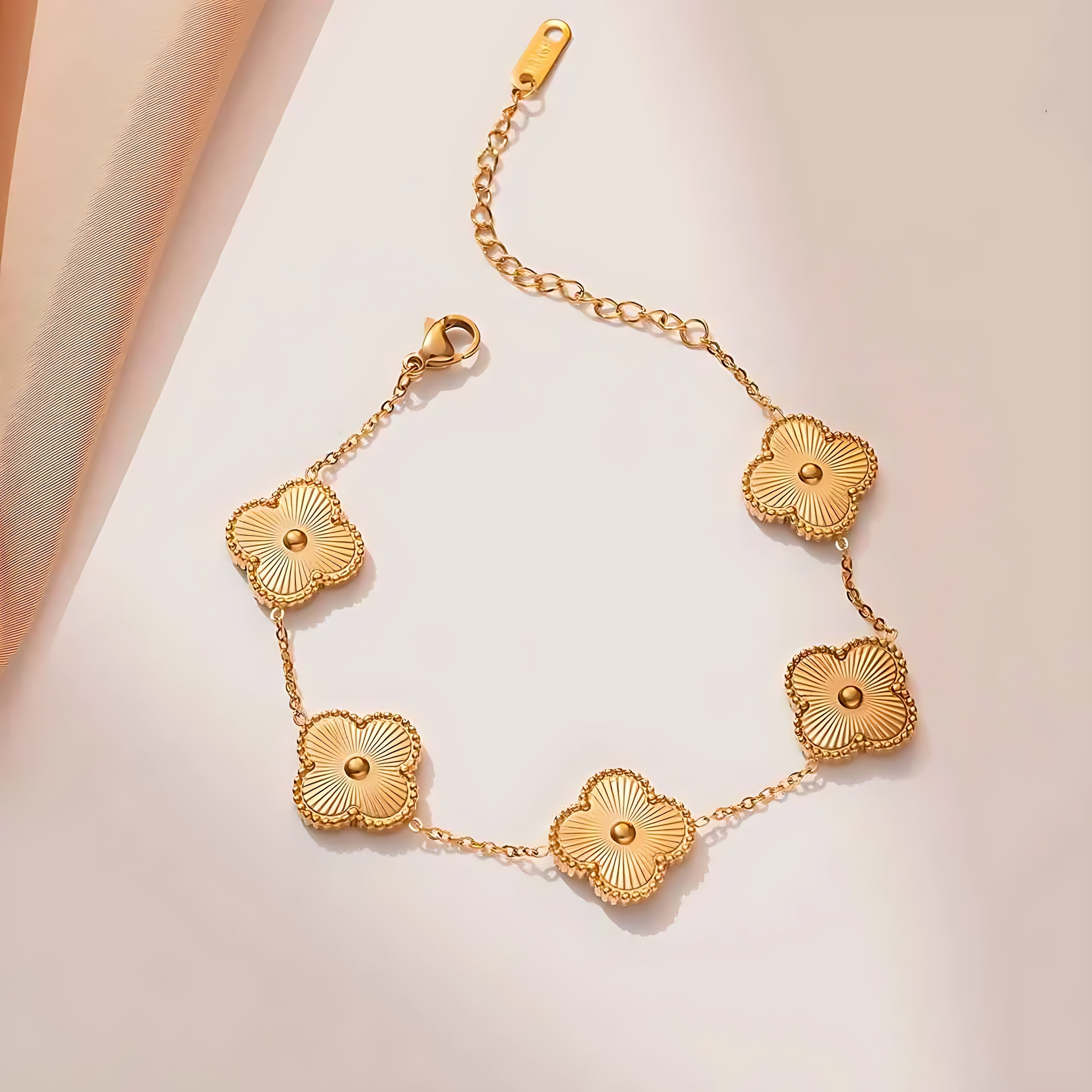 Leaf Clover Bracelet - Mirellien Jewelry