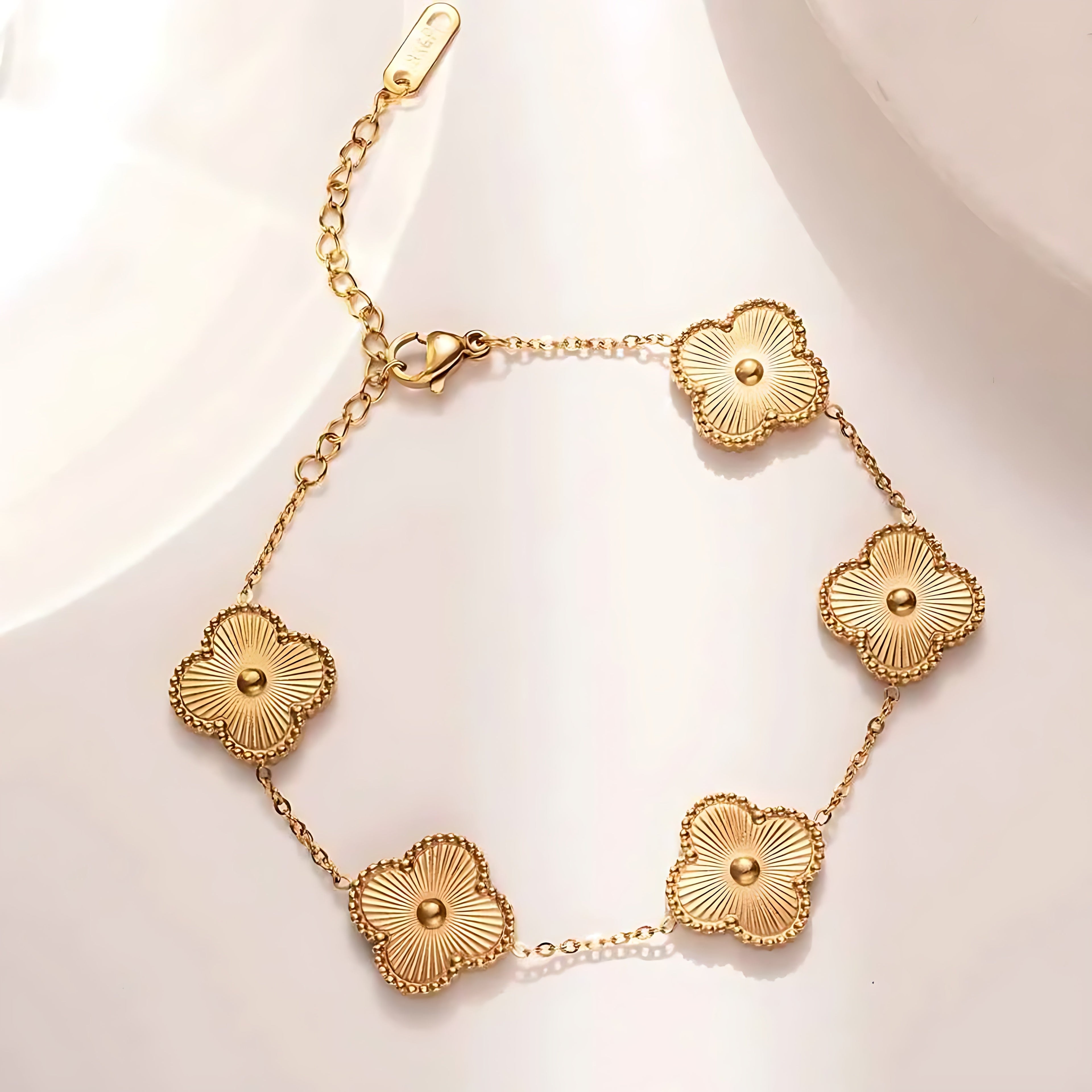 Leaf Clover Bracelet - Mirellien Jewelry