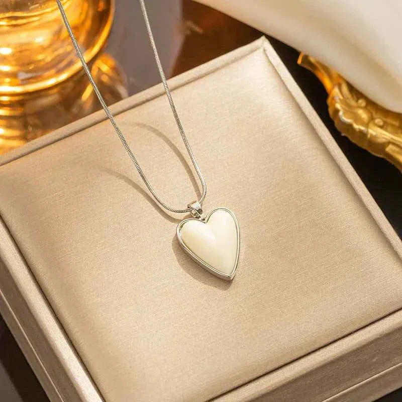 Pearl Pendant Geometric Necklace